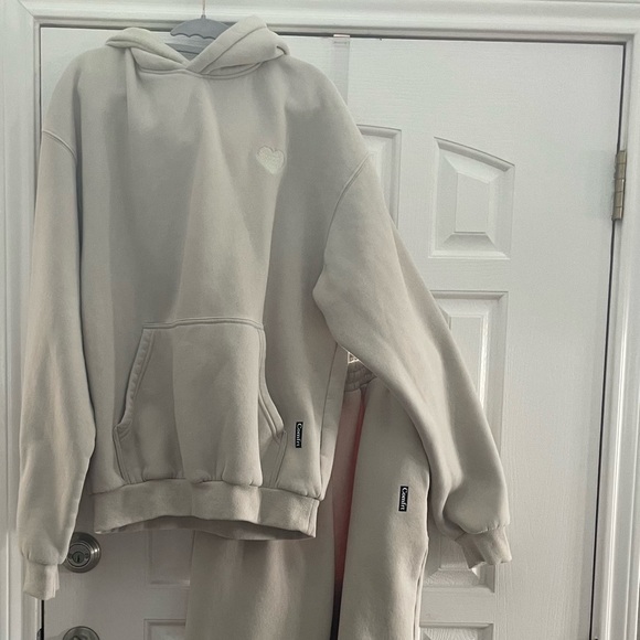 Comfrt Other - Comfrt Cream Oversized Hoodie with Heart Detail